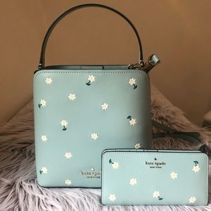 ♠️Kate Spade Embroidered Darcy Daisy Bucket Bag/Wallet Set in Aphrodite Green